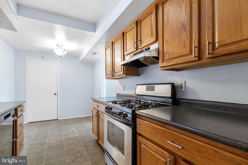 Image 15 of property listing at 10239 PRINCE PL #26-102, Upper Marlboro, MD 20774