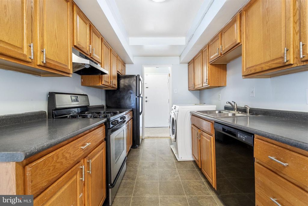 Image 16 of property listing at 10239 PRINCE PL #26-102, Upper Marlboro, MD 20774