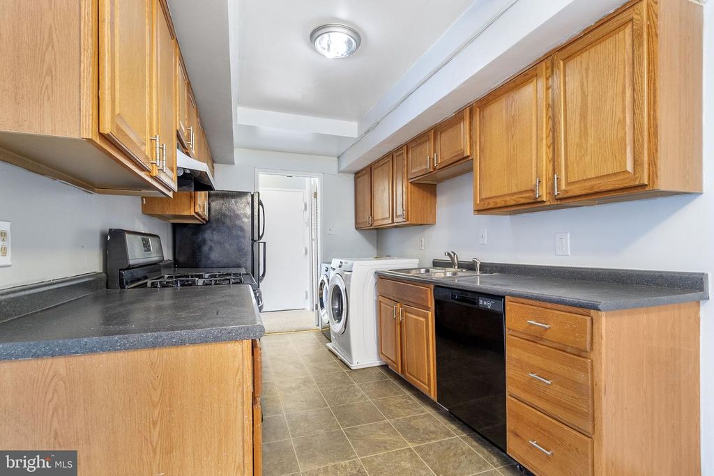 Image 17 of property listing at 10239 PRINCE PL #26-102, Upper Marlboro, MD 20774