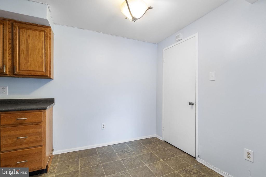 Image 19 of property listing at 10239 PRINCE PL #26-102, Upper Marlboro, MD 20774