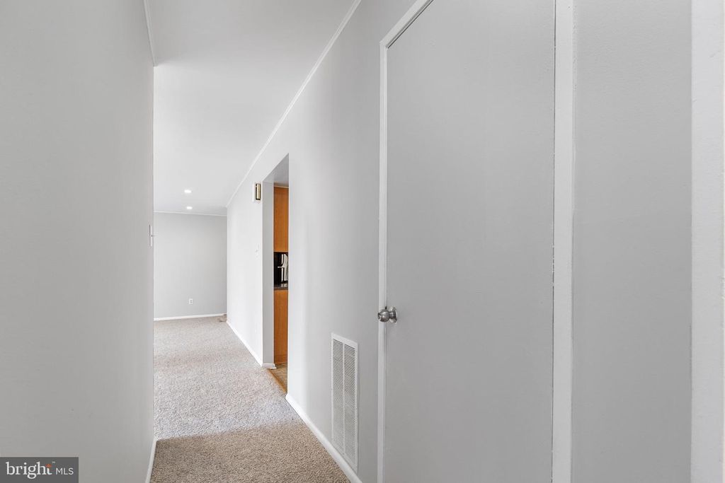 Image 21 of property listing at 10239 PRINCE PL #26-102, Upper Marlboro, MD 20774