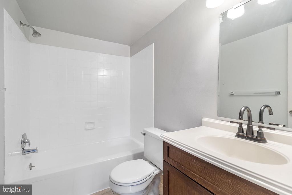 Image 22 of property listing at 10239 PRINCE PL #26-102, Upper Marlboro, MD 20774