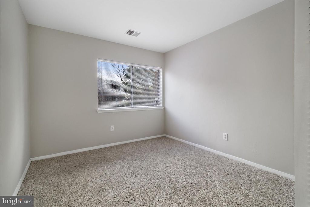 Image 23 of property listing at 10239 PRINCE PL #26-102, Upper Marlboro, MD 20774