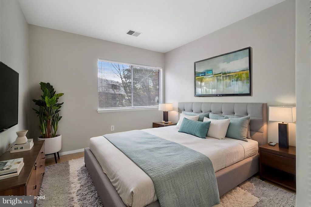 Image 24 of property listing at 10239 PRINCE PL #26-102, Upper Marlboro, MD 20774