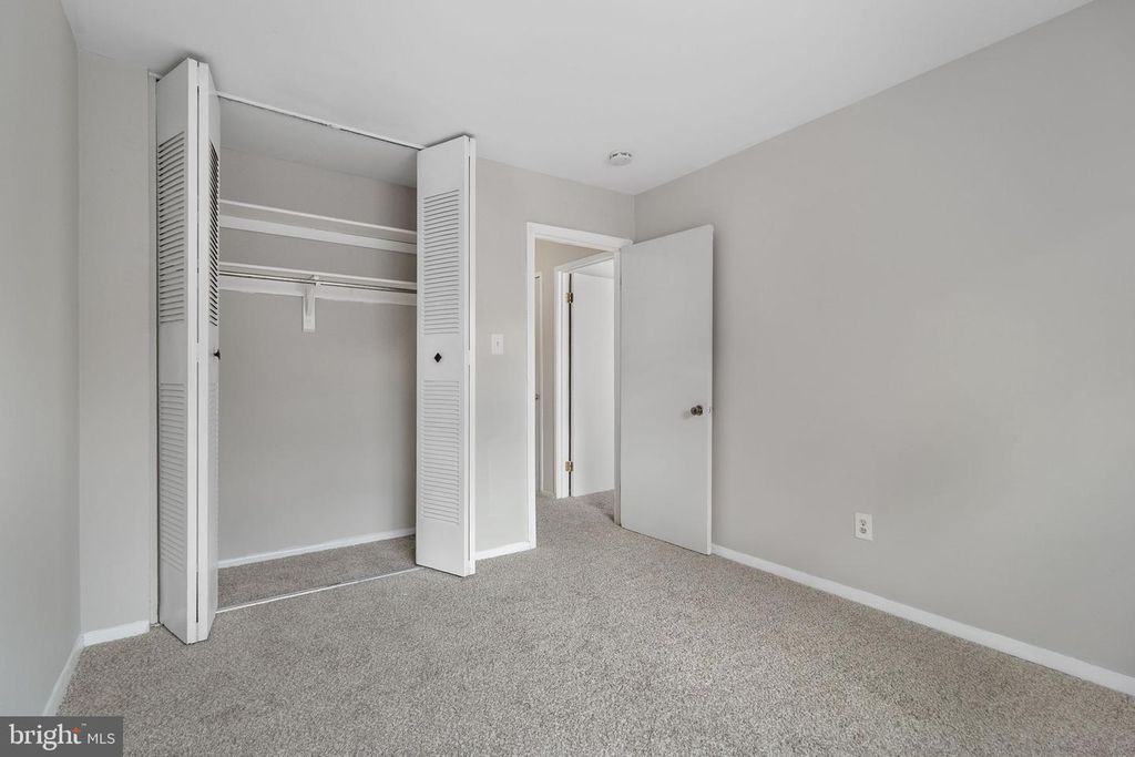 Image 25 of property listing at 10239 PRINCE PL #26-102, Upper Marlboro, MD 20774