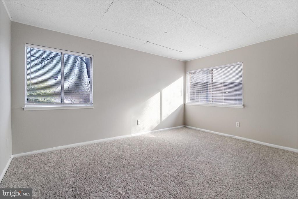 Image 26 of property listing at 10239 PRINCE PL #26-102, Upper Marlboro, MD 20774