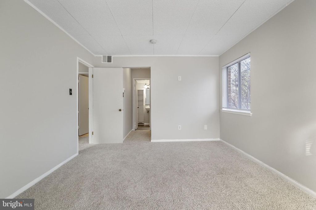 Image 29 of property listing at 10239 PRINCE PL #26-102, Upper Marlboro, MD 20774