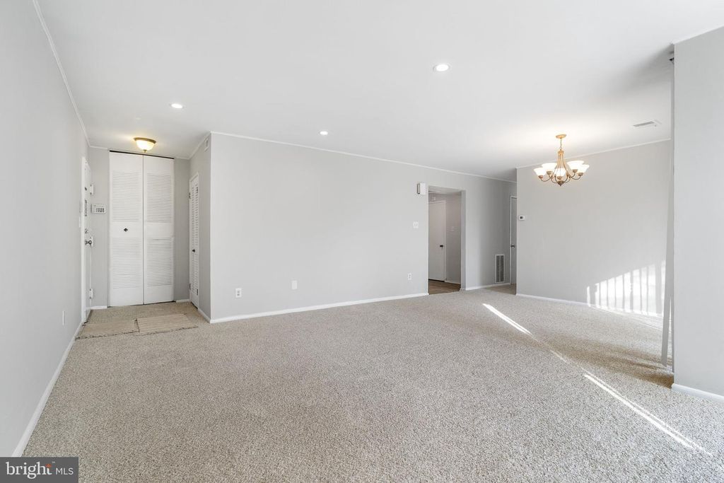 Image 3 of property listing at 10239 PRINCE PL #26-102, Upper Marlboro, MD 20774
