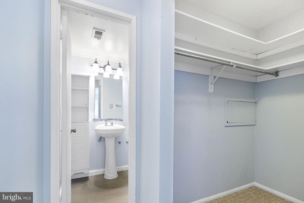 Image 30 of property listing at 10239 PRINCE PL #26-102, Upper Marlboro, MD 20774