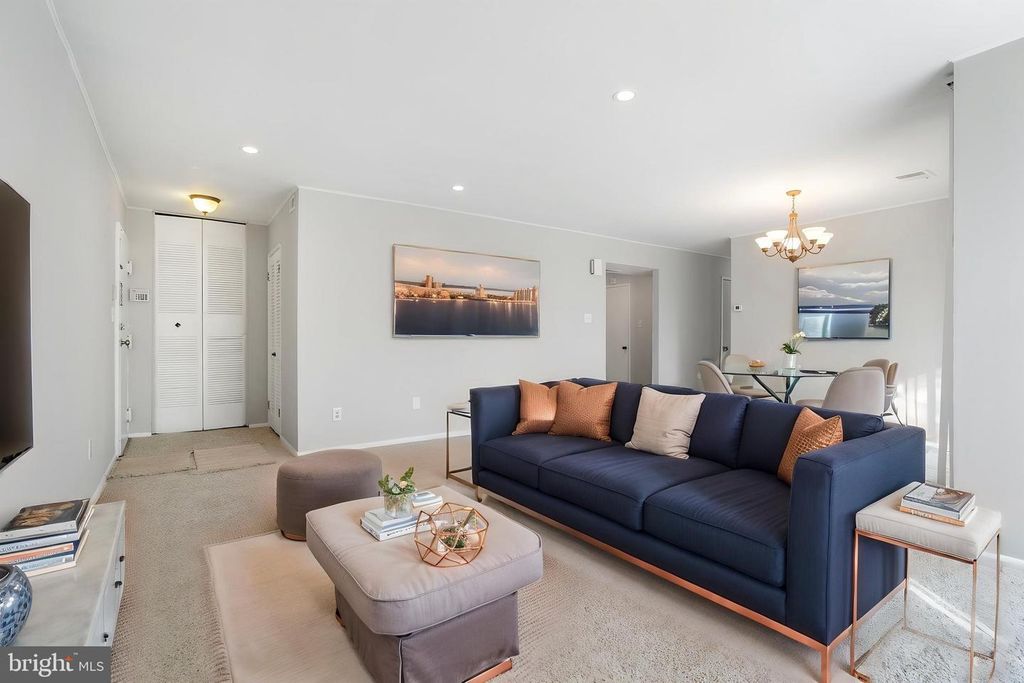 Image 4 of property listing at 10239 PRINCE PL #26-102, Upper Marlboro, MD 20774