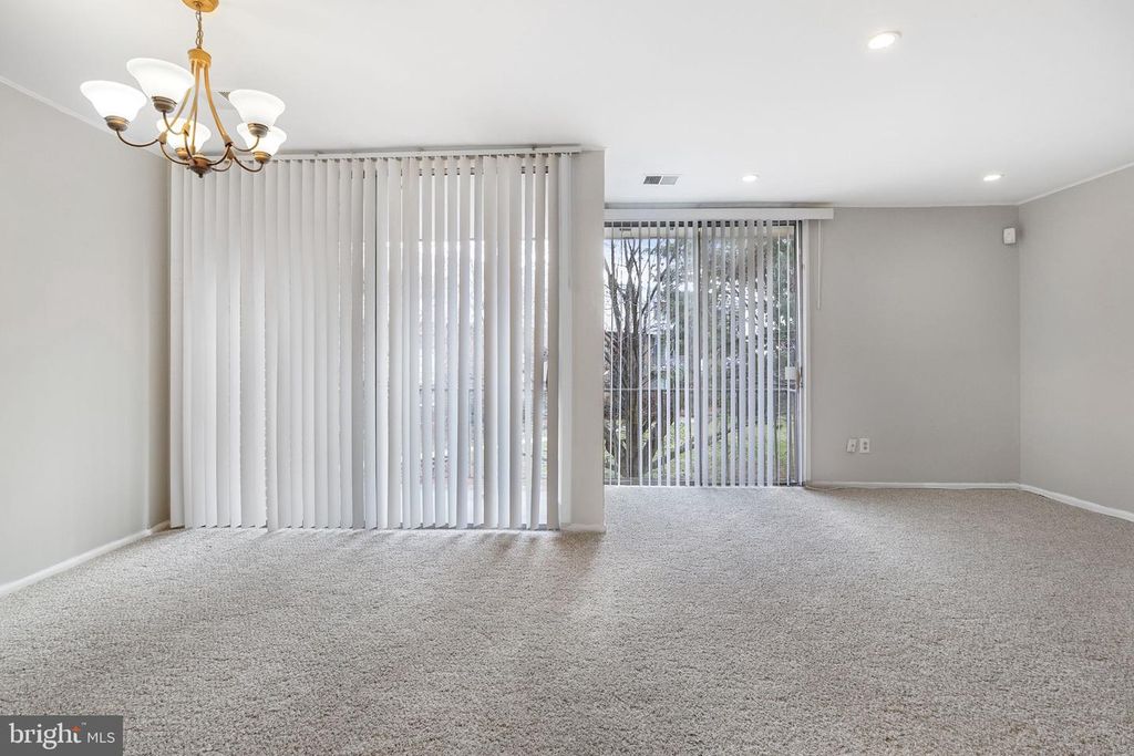 Image 7 of property listing at 10239 PRINCE PL #26-102, Upper Marlboro, MD 20774