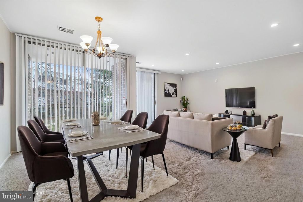 Image 9 of property listing at 10239 PRINCE PL #26-102, Upper Marlboro, MD 20774
