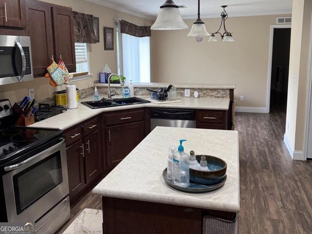 19 Redwood Circle, Newnan, GA 30263
