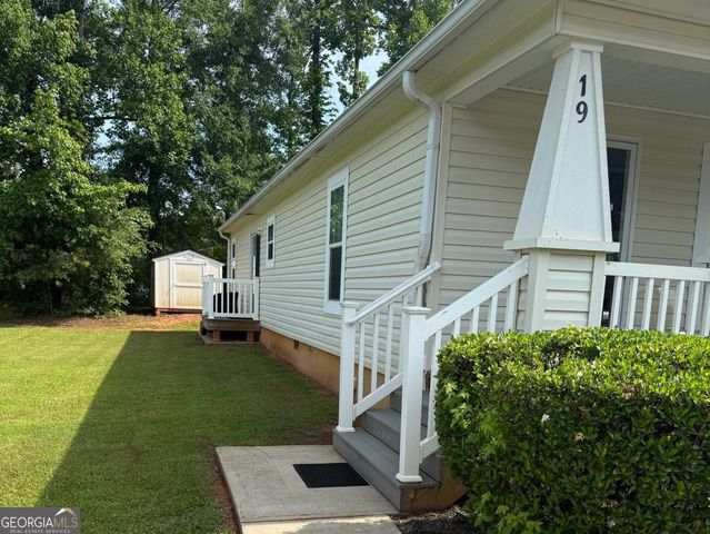 19 Redwood Circle, Newnan, GA 30263
