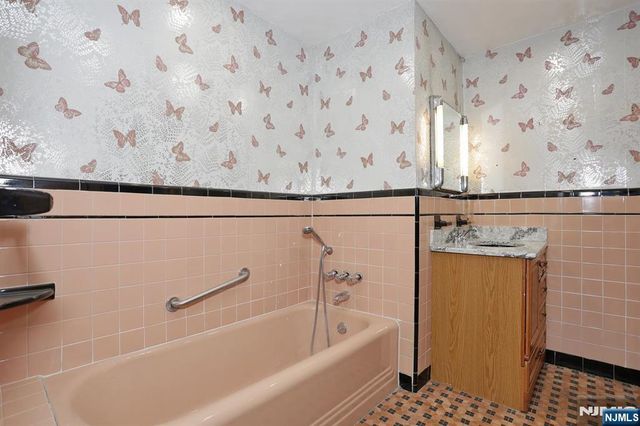 1116 Trafalgar Street, Teaneck, NJ 07666