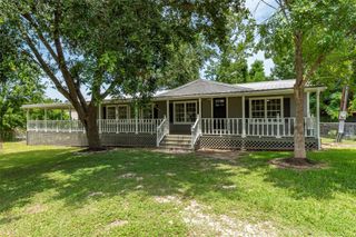 213 Red Haven Drive, Highlands, TX 77562
