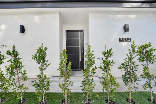 7334 Owensmouth Avenue, Canoga Park, CA 91303