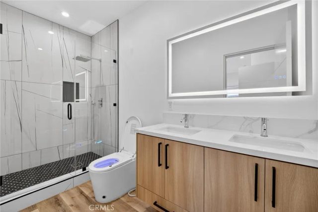 7334 Owensmouth Avenue, Canoga Park, CA 91303