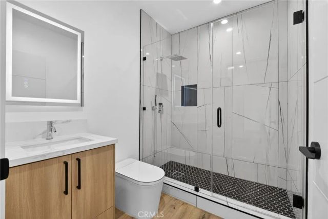 7334 Owensmouth Avenue, Canoga Park, CA 91303