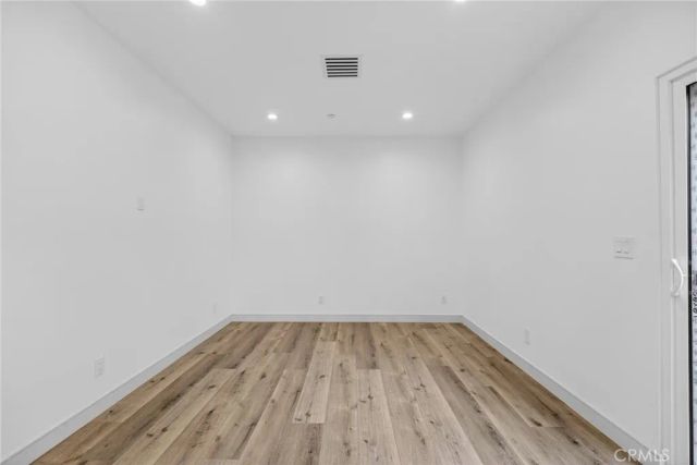 7334 Owensmouth Avenue, Canoga Park, CA 91303