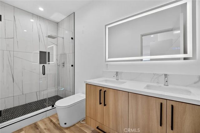 7334 Owensmouth Avenue, Canoga Park, CA 91303