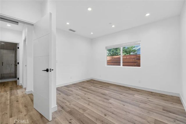 7334 Owensmouth Avenue, Canoga Park, CA 91303