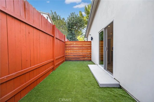 7334 Owensmouth Avenue, Canoga Park, CA 91303