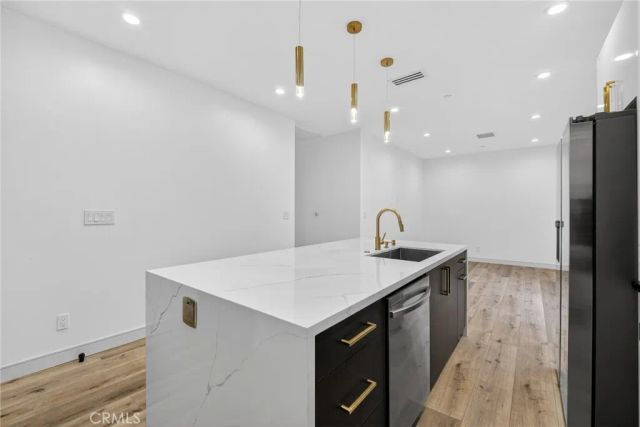 7334 Owensmouth Avenue, Canoga Park, CA 91303