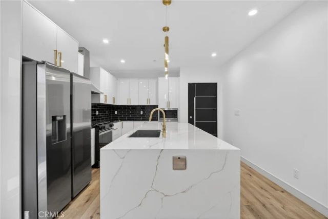 7334 Owensmouth Avenue, Canoga Park, CA 91303