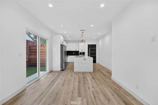 7334 Owensmouth Avenue, Canoga Park, CA 91303