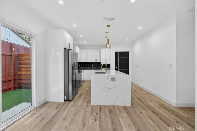 7334 Owensmouth Avenue, Canoga Park, CA 91303