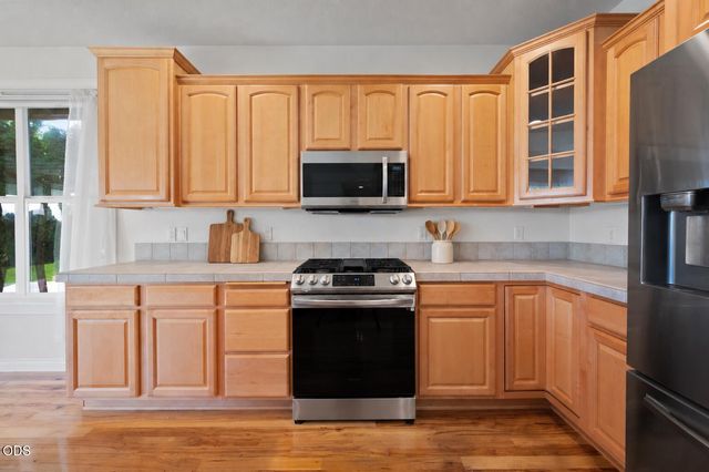 1834 NW Nickernut Place, Redmond, OR 97756