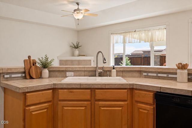 1834 NW Nickernut Place, Redmond, OR 97756