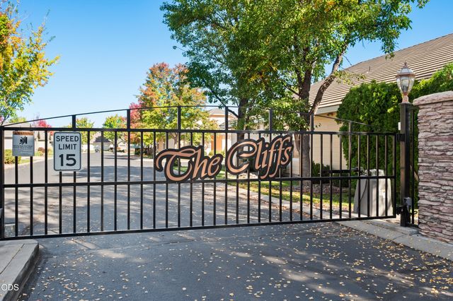 1834 NW Nickernut Place, Redmond, OR 97756