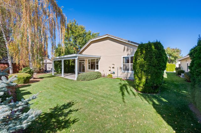 1834 NW Nickernut Place, Redmond, OR 97756
