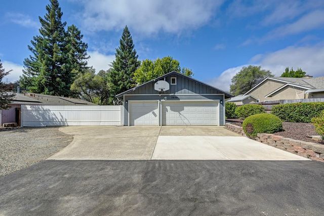 2648 Royal Park Dr, Cameron Park, CA 95682