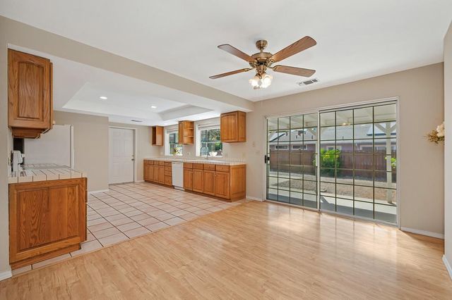 2648 Royal Park Dr, Cameron Park, CA 95682