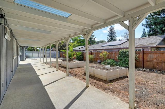 2648 Royal Park Dr, Cameron Park, CA 95682