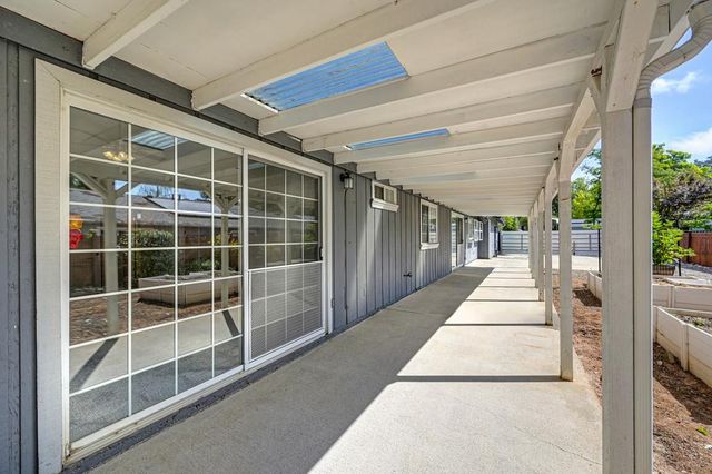 2648 Royal Park Dr, Cameron Park, CA 95682