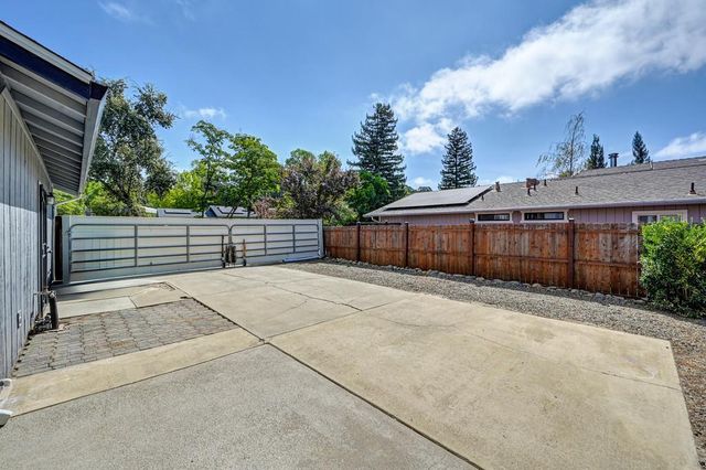 2648 Royal Park Dr, Cameron Park, CA 95682