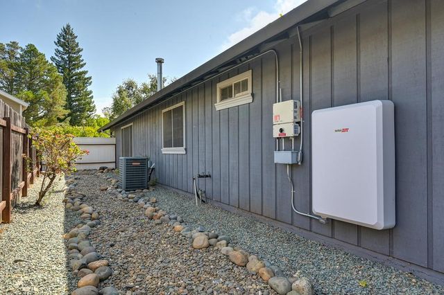 2648 Royal Park Dr, Cameron Park, CA 95682
