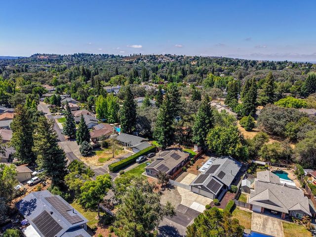 2648 Royal Park Dr, Cameron Park, CA 95682
