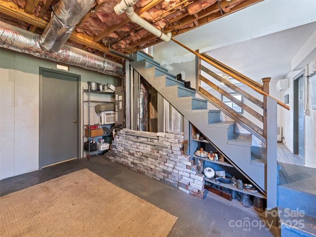 140 Oakdale Road, Waynesville, NC 28786