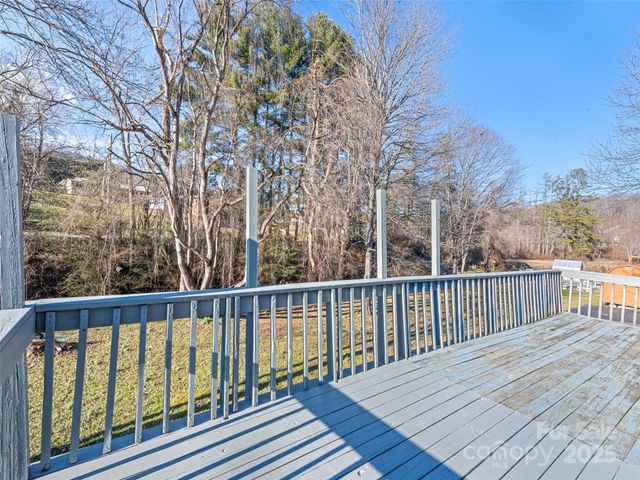 140 Oakdale Road, Waynesville, NC 28786