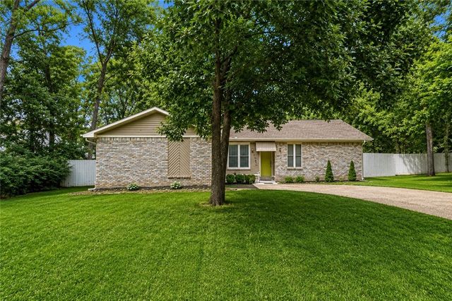 2520 E Gentle Oaks Lane, Fayetteville, AR 72703