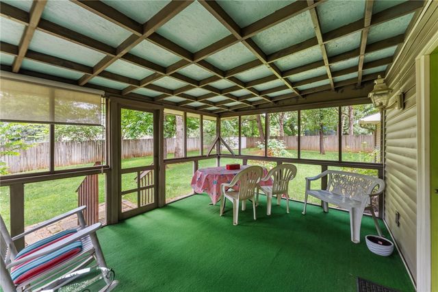 2520 E Gentle Oaks Lane, Fayetteville, AR 72703
