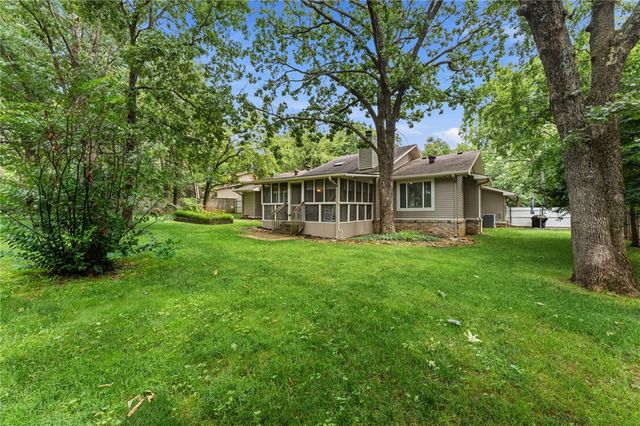 2520 E Gentle Oaks Lane, Fayetteville, AR 72703
