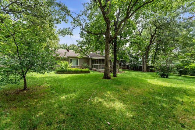 2520 E Gentle Oaks Lane, Fayetteville, AR 72703