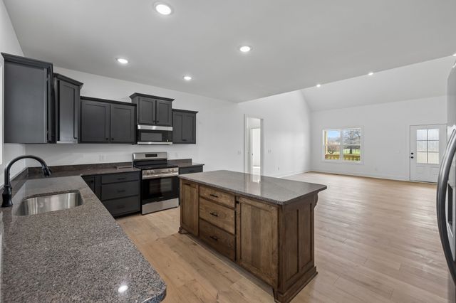 4083 Long Creek Rd, Lafayette, TN 37083