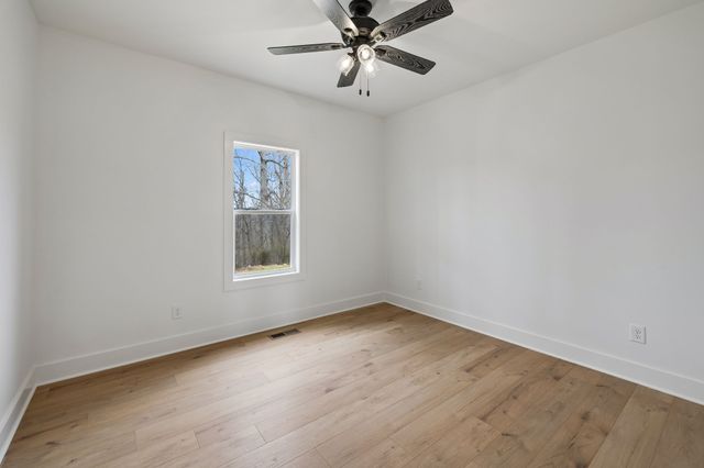 4083 Long Creek Rd, Lafayette, TN 37083